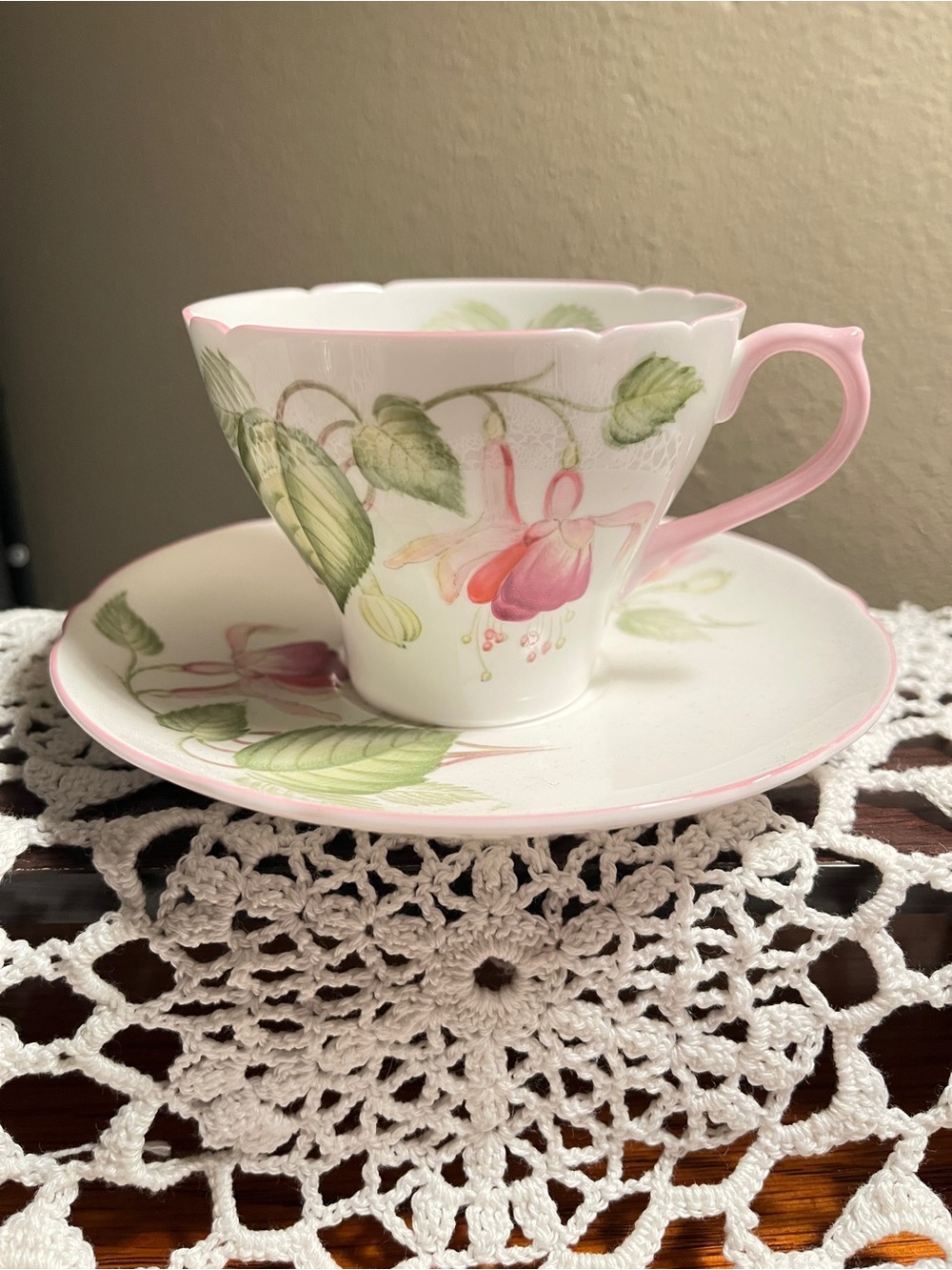 Shelley Fine Bone China Fuchsia Pattern Tea Cup and Saucer Set